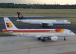 dusseldorf-dus Iberia, EC-KNM 'Hoces del Cabriel', Airbus A 320-200 (hinten D-AISP zum Start), 10.06.2011, DUS-EDDL, D�sseldorf, Germany 

