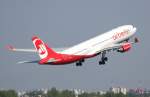 Air Berlin A 330-223 D-ALPJ beim Start in Berlin-Tegel am ...