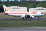 Iberia A 320-214 EC-HDK nach der Landung in Berlin-Tegel am ...