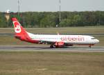 Air Berlin B 737-82R D-ABKA nach der Landung in Berlin-Tegel ...