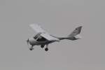 Flight Design CT-SW war im simulierten Landeanflug �ber einem Feld ...