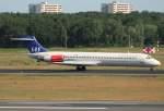 SAS MD-87 SE-DIP nach der Landung in Berlin-Tegel am 02.06.2011 ...