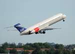 SAS MD 87 SE-DIP beim Start in Berlin-Tegel am 02.06.2011 ...