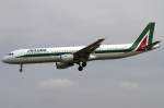 Alitalia, EI-IXJ, Airbus, A321-112, ...  Kurt Greul 18.08.2011