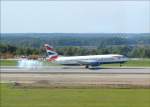 dresden-drs G-DOCE Boeing 737-436 (B7374) der British Airways als Flug BA 2778 aus London-Gatwick hatte soeben den ersten Kontakt mit der Landebahn in Dresden-Kotzsche; 1.10.2007  x

