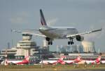 Air France A 320-214 F-GKXF kurz vor der Landung in ...