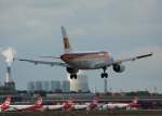 Iberia A 319-112 EC-KJC kurz vor der Landung in Berlin-Tegel ...