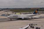Lufthansa Boeing 747-800 Saarland D-ABVS am Frankfurter Flughafen am 06.08.2011 ...