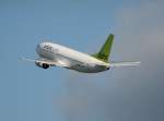 Air Baltic B 737-31S YL-BBS beim Start in Berlin-Tegel am ...
