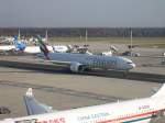 Emirates 
Typ:Boing 777 300er
Flughafen:Frankfurt ...   angelo.bielitz 17.09.2011