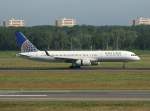 United Airlines B 757-224 ...  Frank Maczkowicz 03.10.2011
