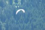 Gleitschirmflieger, gesehen oberhalb der ...  Michael Gottlieb 05.10.2011