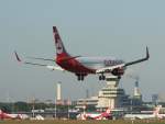 Air Berlin B 737-86J D-ABKS kurz vor der Landung in ...
