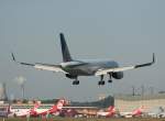 United Airlines B 757-224 N21108 kurz vor der Landung in ...