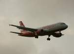 Air Berlin A 320-214 D-ABDY kurz vor der Landung in ...