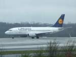 Lufthansa Die Lufthansa Boeing 737-500 'Hildesheim' beim Start in D�sseldorf bei schlechtem Wetter am 22.03.2008.