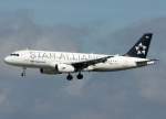 Spanair, EC-ILH, Airbus A 320-200 (StarAlliance-Lackierung), 10.09.2011, FRA-EDDF, Frankfurt, Germany ...