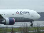 Delta Airlines Nahaufnahme einer Delta Boeing 767, die in D�sseldorf auf dem Weg zum Start in Richtung USA ist. (22.03.2008)