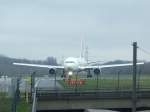 767 Eine Delta Boeing 767 dreht sich in D�sseldorf in die richtige Startposition. (22.03.2008)