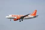 A319, G-EZFC, von easyJet bei der Landung in Hamburg am ...