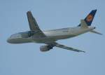 Lufthansa A 320-211 D-AIPW Schwerin kurz nach dem Start in ...