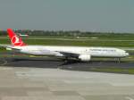 Turkish Airlines 777 in ...  Sebastian S�ss 24.10.2011