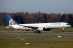 757 08.04.08 Die N34131 fliegt �bern Teich nach Newark.