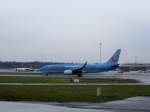 Hapagfly Eine Boeing 737-800 der Hapagfly auf der Runway in Hamburg.