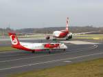 dusseldorf-dus Air Berlin (LGW), D-ABQA, DHC 8Q-400 (sie wartet hninter Big-Brother 'D-ALPD' auf den Start), 13.11.2011, DUS-EDDL, D�sseldorf, Germany 
