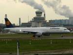 berlin-tegel-txl Lufthansa 321 D-AISK Berlin TXL 14.04.2008 - die Maschine ist noch ohne Taufnamen - da wird sich doch wohl eine Stadt finden lassen ....