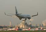 SunExpress B 737-85F TC-SUM kurz vor der Landung in Berlin-Tegel ...