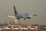Lufthansa B 737-330 D-ABEB Xanten kurz vor der Landung in ...