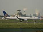 United Airlines B 757-224 N34131 kurz vor dem Start in ...