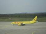 Tuifly TUIfly.com hat das Ziel K�ln/Bonn Airport erreicht und rollt
zum Ankunfts-Terminal.(24.04.2008)