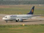 Lufthansa B 737-330 D-ABEO 'Plauen' bei der Ankunft in Berlin-Tegel am 15.10.2011