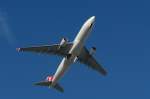 zurich-zrh Swiss International Air Lines, HB-IQJ, Airbus A330-223. Der zweistrahlige Airbus hat am Ende der Startbahn schon viel mehr H�he gewonnen als die vierstrahlige Schwester. 29.1.2008