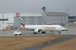 emirates 777-300 in dus ...  Sebastian S�ss 25.02.2012