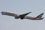 Emirates,A6-EGJ,(c/n 38989),Boeing 777-31H(ER),06.03.2012,HAM-EDDH,Hamburg,Germany  ...  Henryk Konrad 06.03.2012