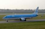 Die KLM Boeing 737-800 ...  Bj�rn-Marco Halmschlag 30.03.2012