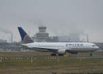 United Airlines B 767-224(ER) ...  Frank Maczkowicz 01.04.2012