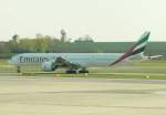 Emirates B 777-36N(ER), A6-EBO, ...  Frank Maczkowicz 06.04.2012