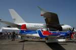 ILA Komm unter meine Fittiche... D-FDMT. Eine Pilatus PC9 B im Schatten des Airbus A380. Foto: ILA 2008, 30.05.2008