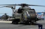 ILA Sikorsky CH-53GS. Mittlerer Transporthubschrauber. Vreise: 230km/h. Zuladung: 5000kg. Der CH-53GS ist durch Erweiterung und Umbau ab 1997 aufger�stet worden. Er verf�gt jetzt �ber zwei Au�entanks die die Reichweite von ehemals 400km auf jetzt 1200km erh�hen. Elektronische Schutzsysteme, Nachttiefflugf�higkeit und andere Umbauten erfolgen bei Eurocopter in Donauw�rth. Foto: ILA 2008, 30.05.2008