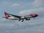 A330 Ein Airbus A 330-200 der Edelweiss Air im Anflug auf Piste 14 in Z�rich am 14.6.2008.