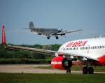 hamburg-ham 12.05.08  Die D-ABLA muss warten bis die JU52 Platz gemacht.
Dies war ein Versuch deswegen lade ich ihn jetzt erst hoch.