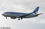 Eine Boeing 737-53S von Estonian Air, mit der Reg ES-ABH, ...