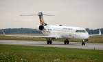 4.05.08 Der CRJ700 ist nach der Landung auf dem Taxiway ...