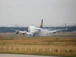 Die Lufthansa Boeing 747-400 Schleswig-Holstein setzt am 16.07.2008 in Frankfurt ...