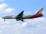 Boeing 777-28E(ER)in neuer Bemalung ...  Christian Sch�rmann 12.08.2008