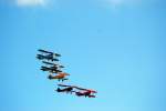 F�nf Stampe Doppeldecker im Formationsflug beim Flugzeugtreffen 2008 auf dem ...